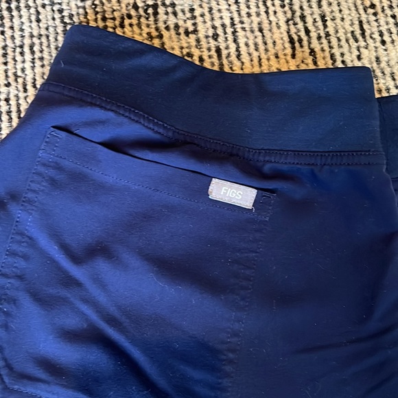 Excellent Condition Figs Livingston Scrub Pant - Picture 2 of 2